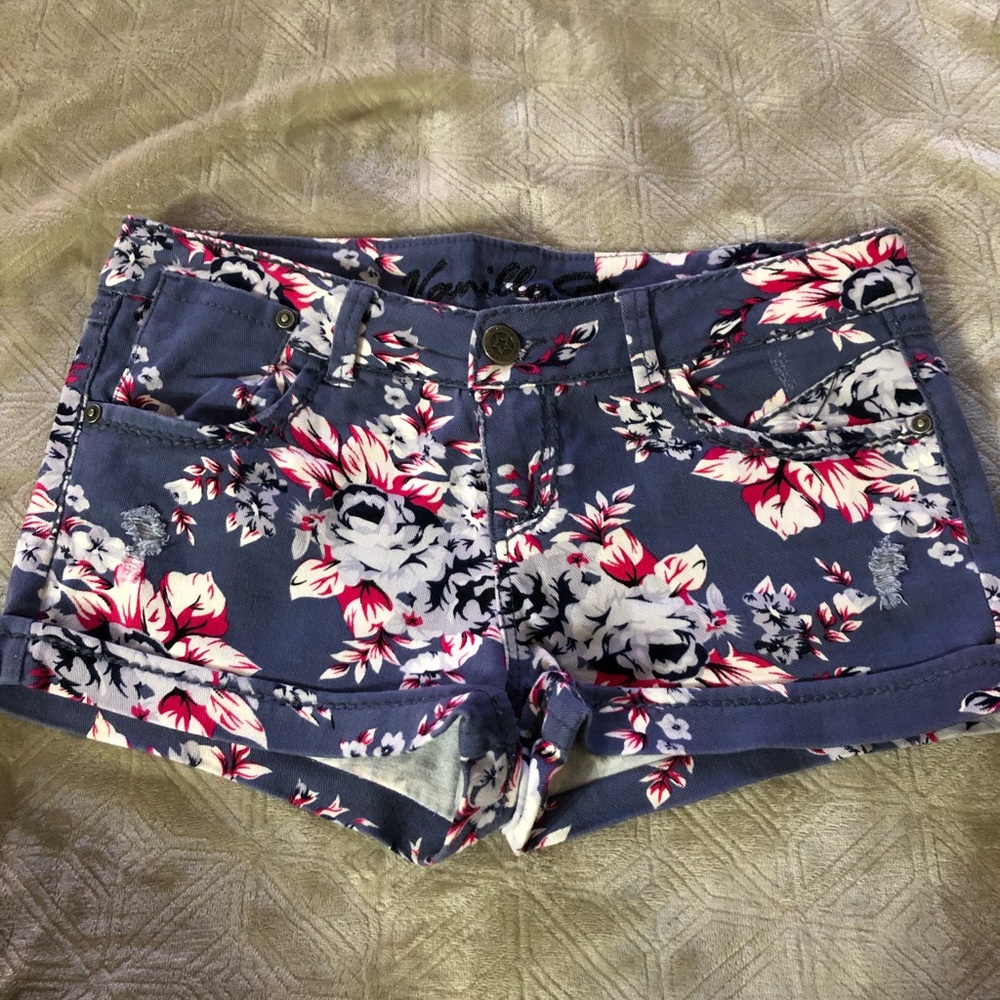 Vanilla star Floral Shorts size 9